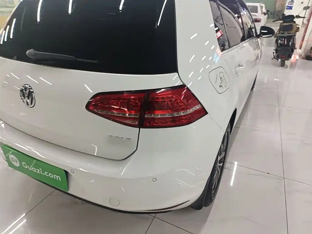 Volkswagen Golf 2016 230TSI Automatic Luxury фото 8