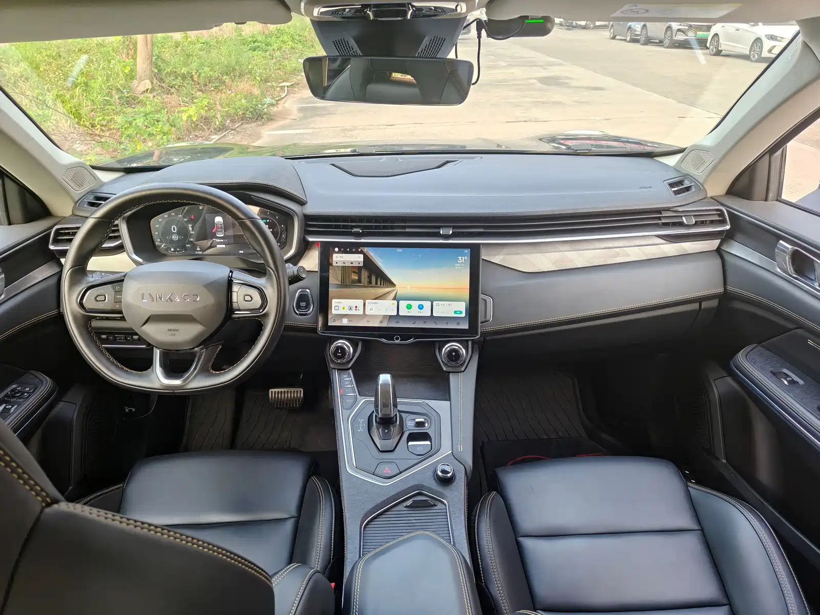 Фото 9 - Lynk & Co 01