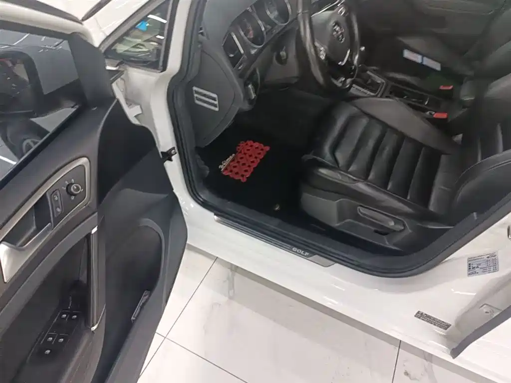Volkswagen Golf 2016 230TSI Automatic Luxury фото 16
