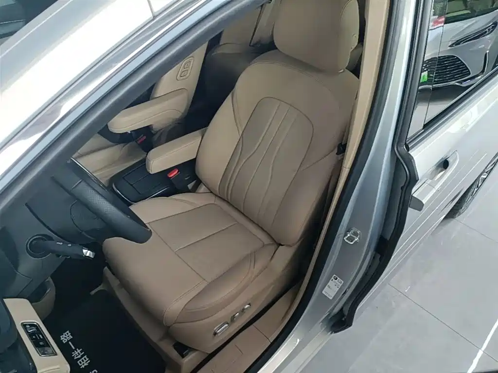 Buick GL8 New Energy 2025 Land Honor Premium Edition 7-Seater фото 15