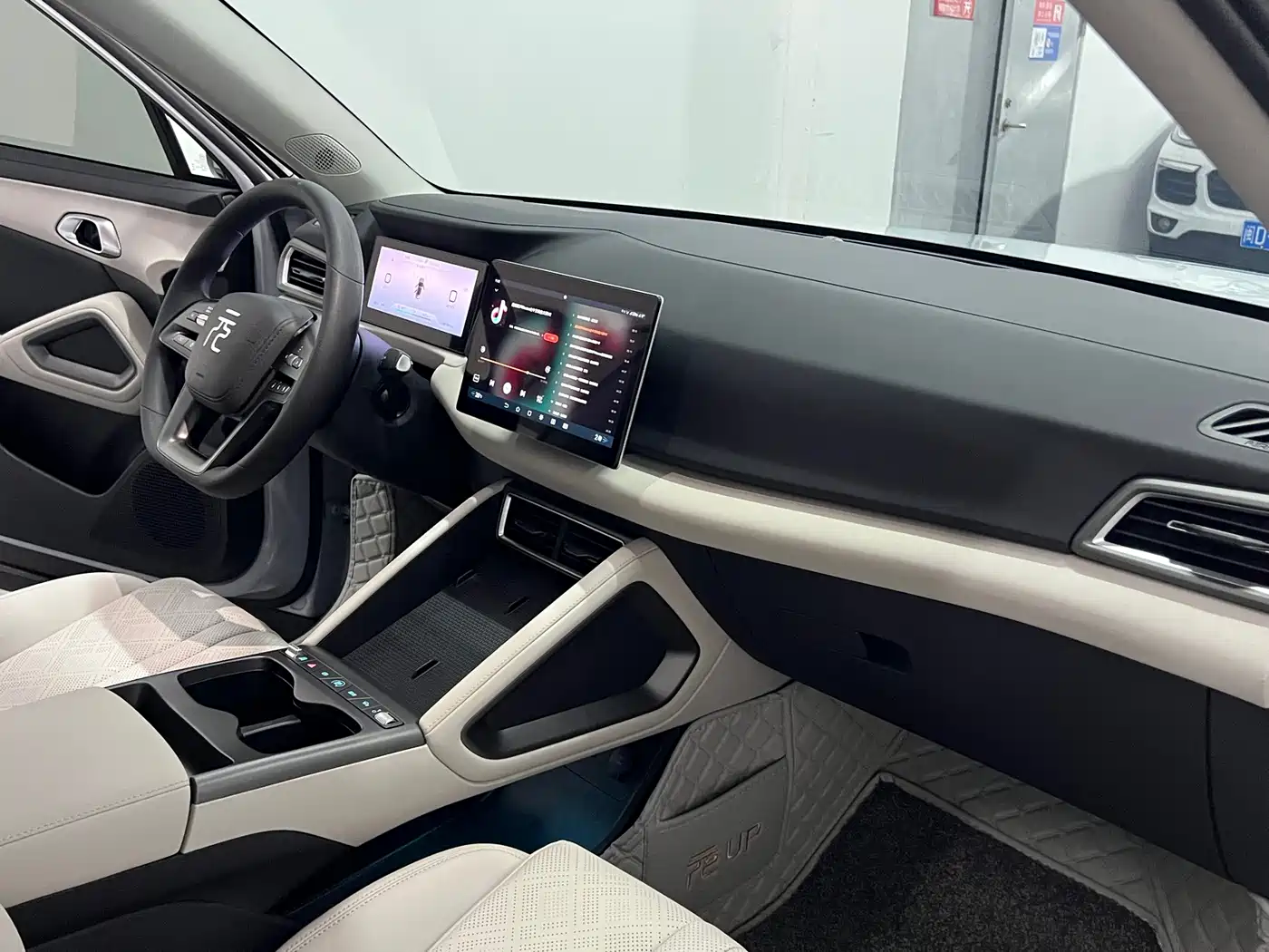 BYD Yuan UP 2026 2025 Model 301KM Navigator