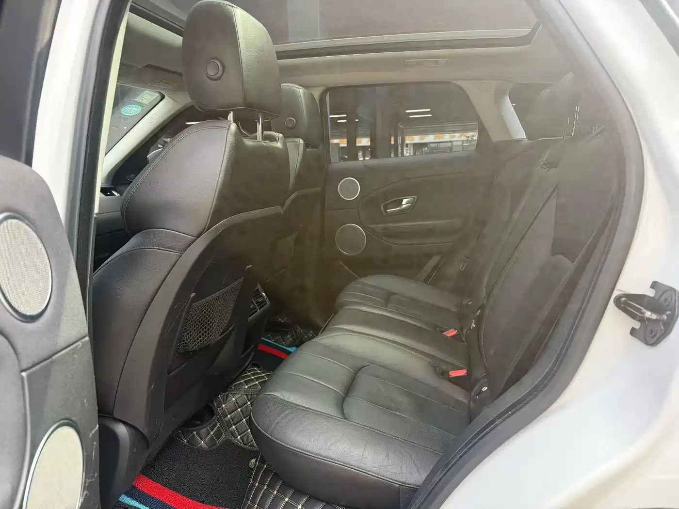 Land Rover Range Rover Evoque 2017 2.0T SE Smart Shine Edition фото 5