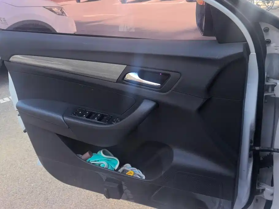 Фото 7 - Roewe 360