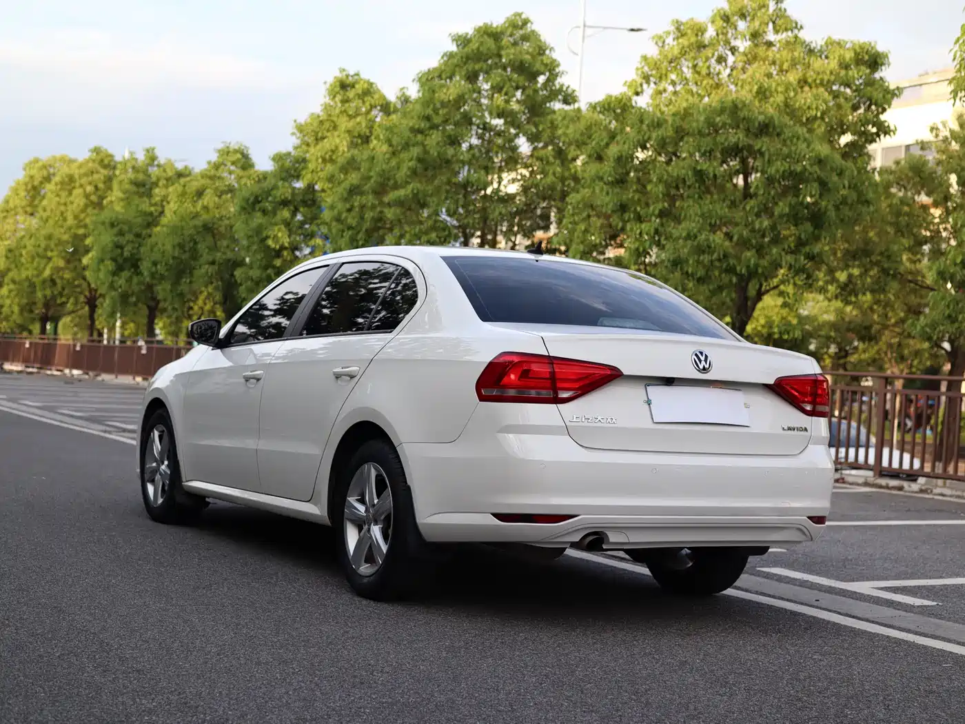 Volkswagen Lavida 2017 1.6L Automatic Trend Edition фото 4