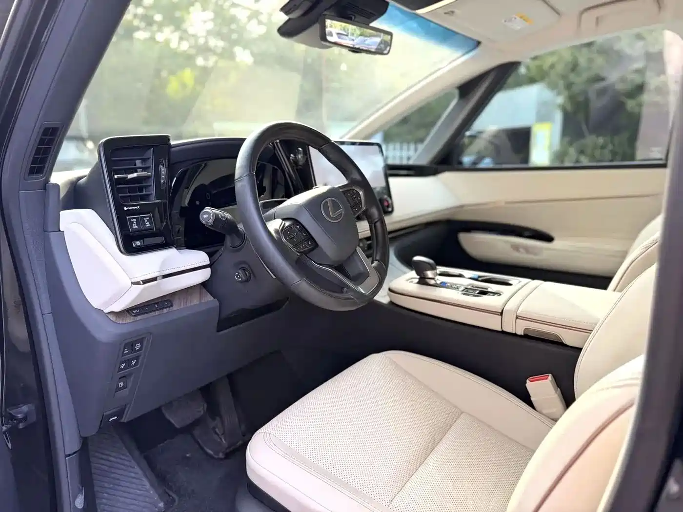 Lexus LM 2024 2023 500h Four-Seat Imperial Edition