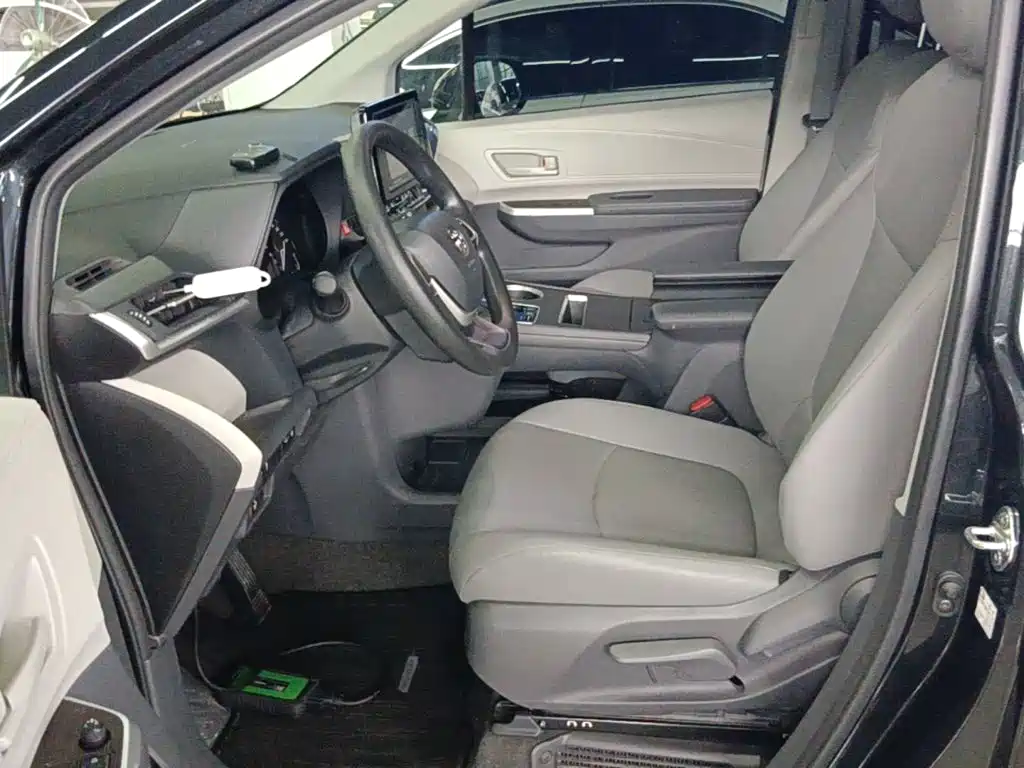 Toyota Granvia 2024 2023 2.5L Hybrid Comfort Edition