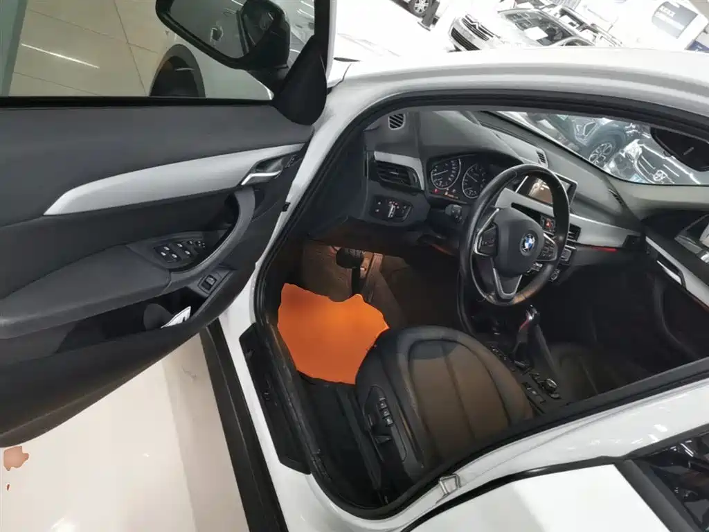 BMW X1 2016 sDrive18Li Premium Model фото 23