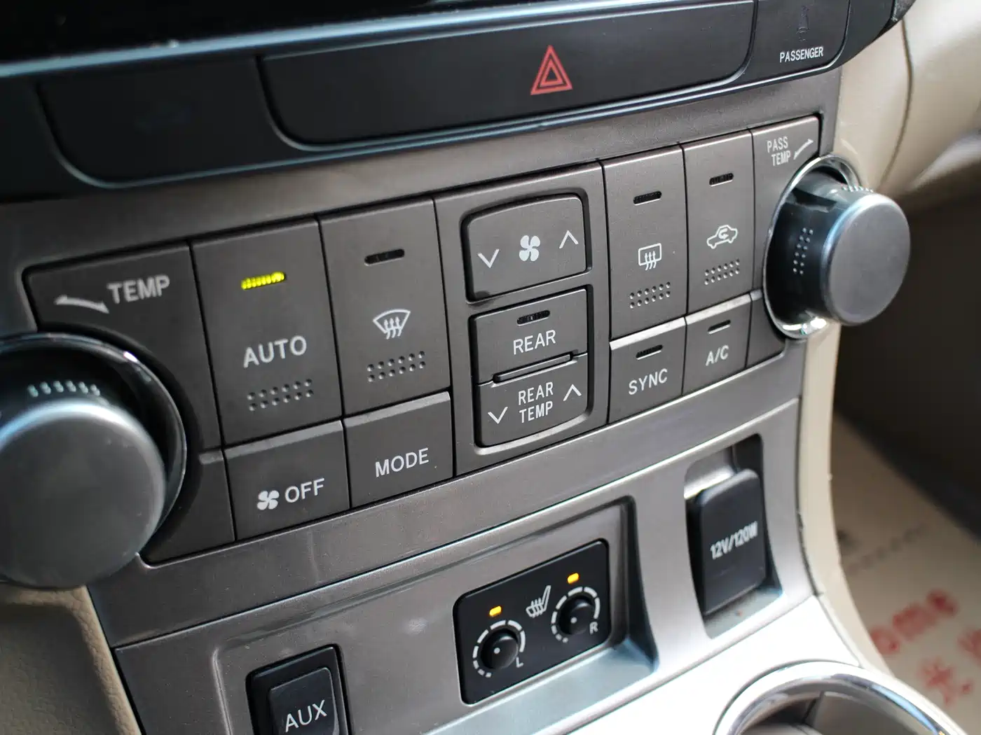 Toyota Highlander 2012 2.7L 2WD 7-Seater Luxury Edition фото 8