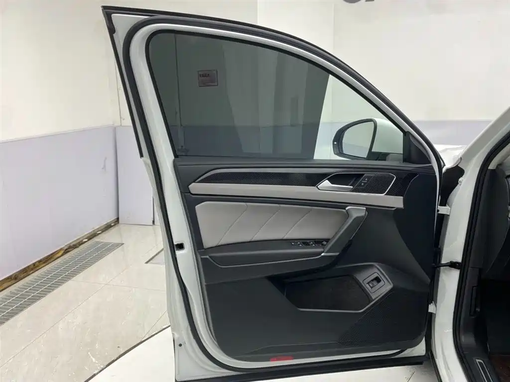 Volkswagen Tayron 2024 330TSI 2WD Luxury Plus Advanced фото 16