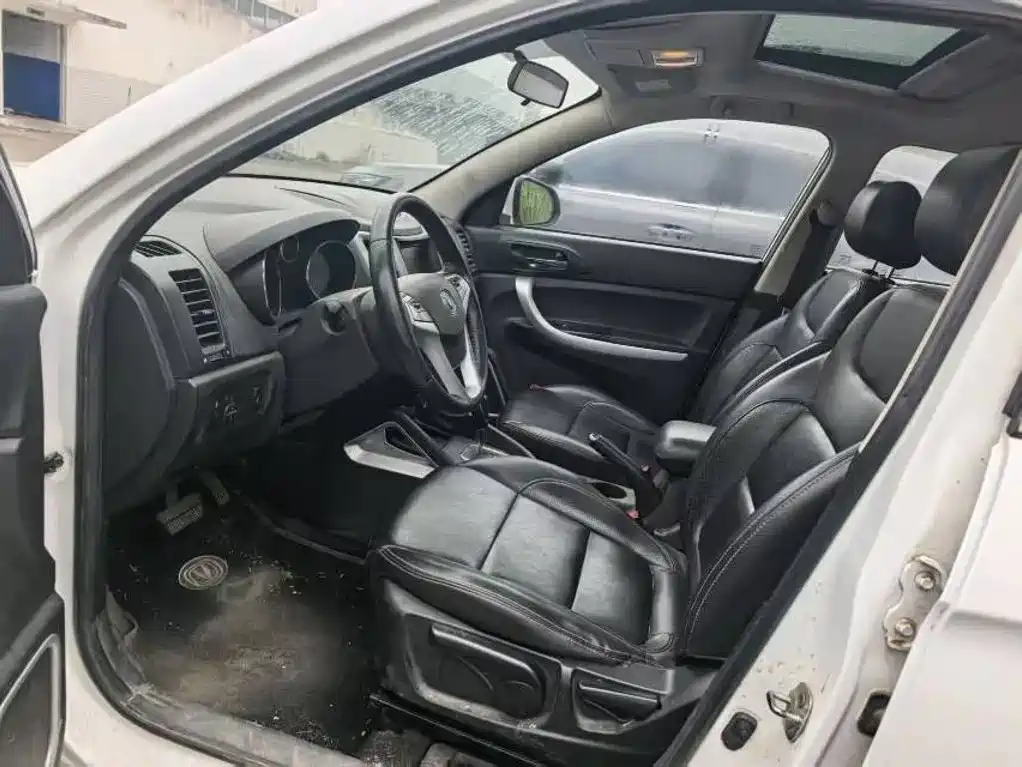 Photo 8 - Changan CS35