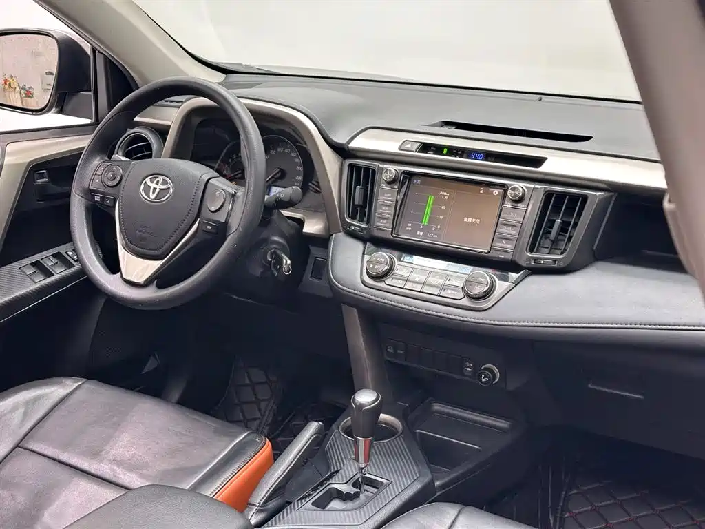 Toyota RAV4 Rongfang 2015 2.0L CVT 2WD Trend Edition фото 13