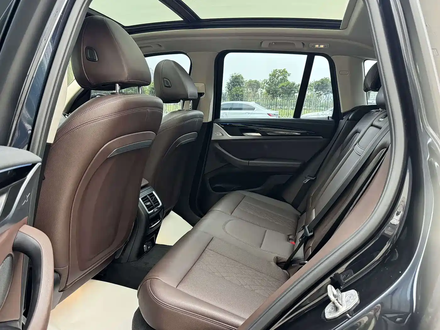 BMW iX3 2022 Leading Edition фото 6