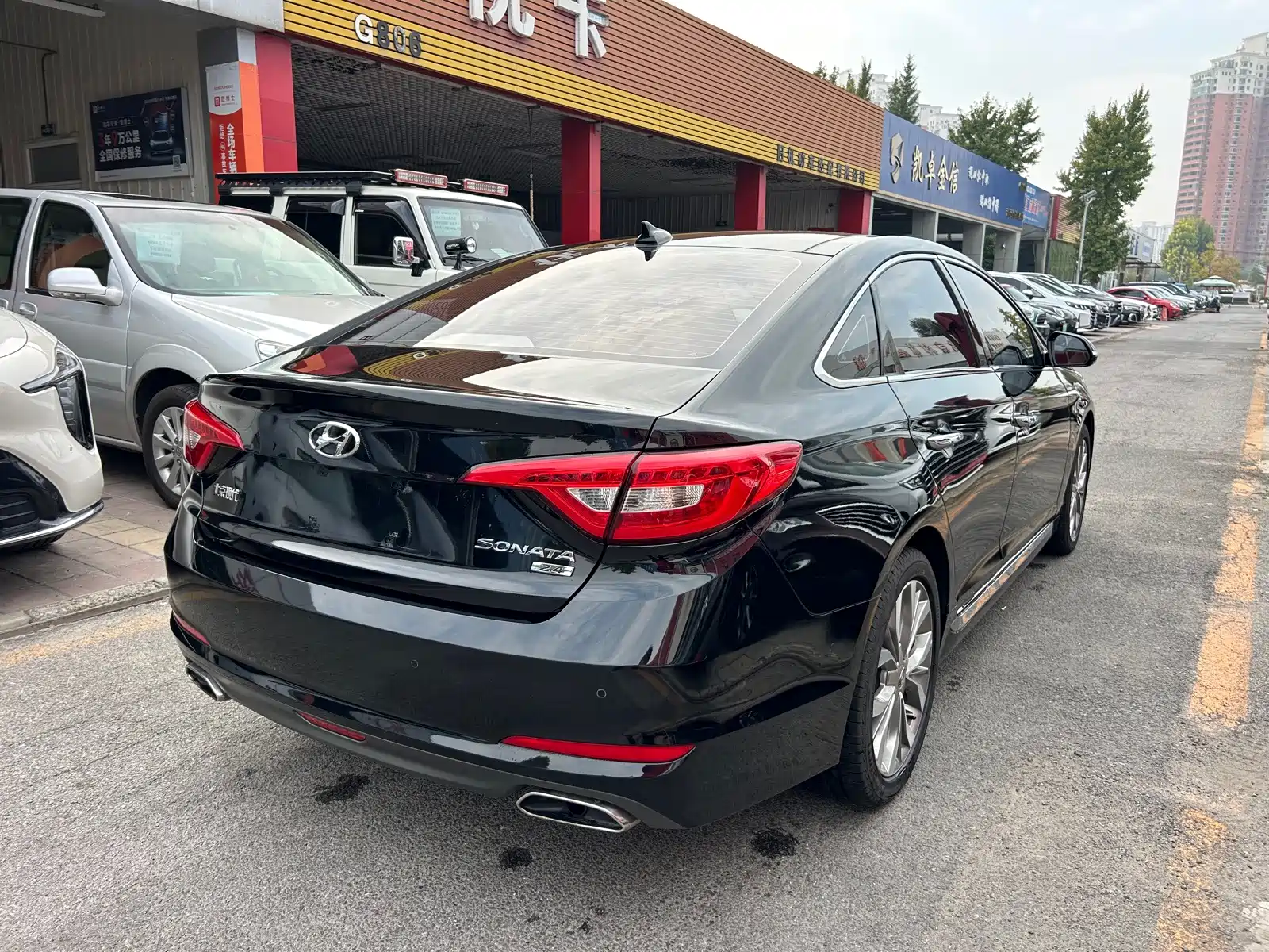 Photo 4 - Hyundai Sonata
