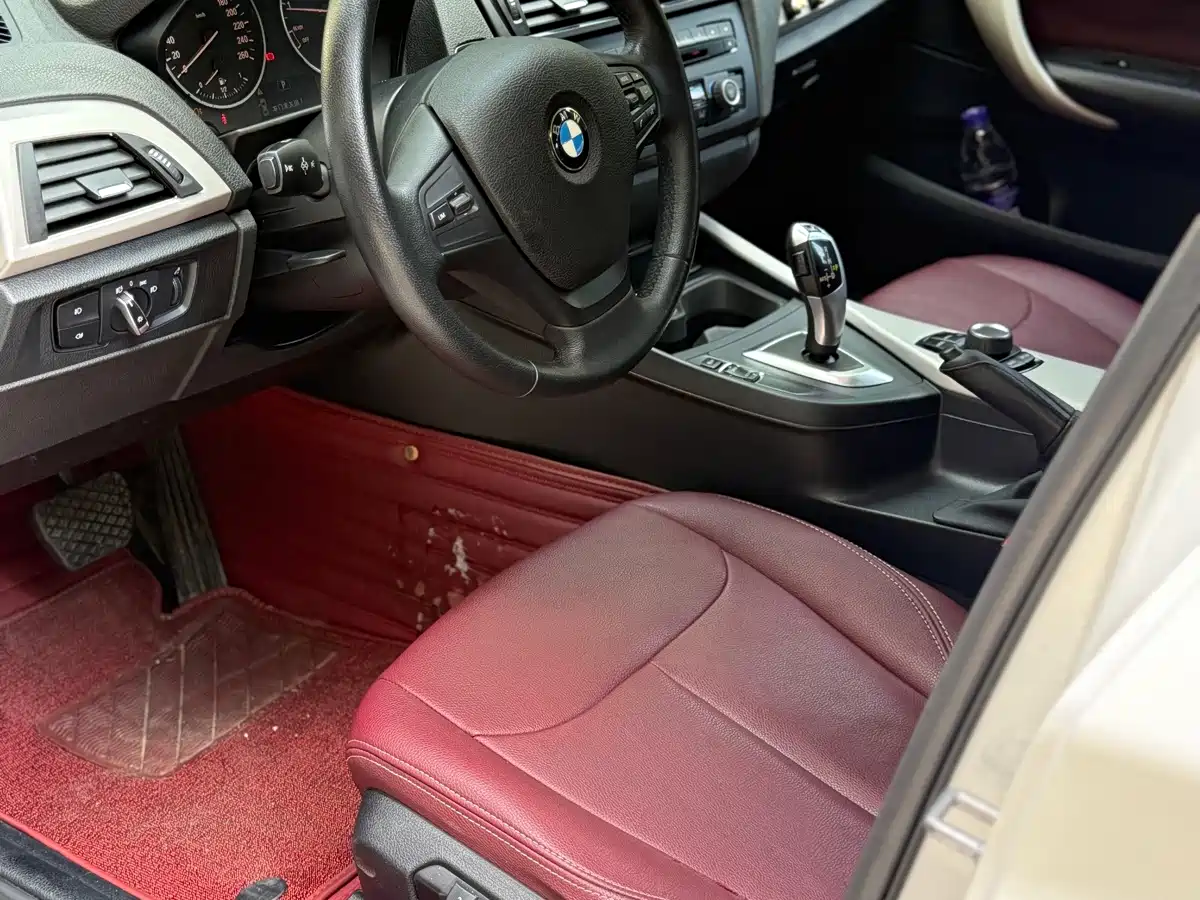 Photo 7 - BMW 1 Series (Import)