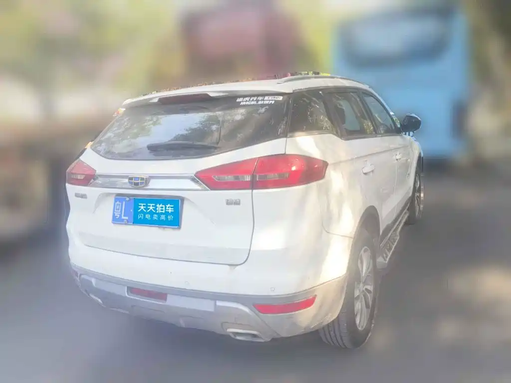 Фото 2 - Geely Atlas