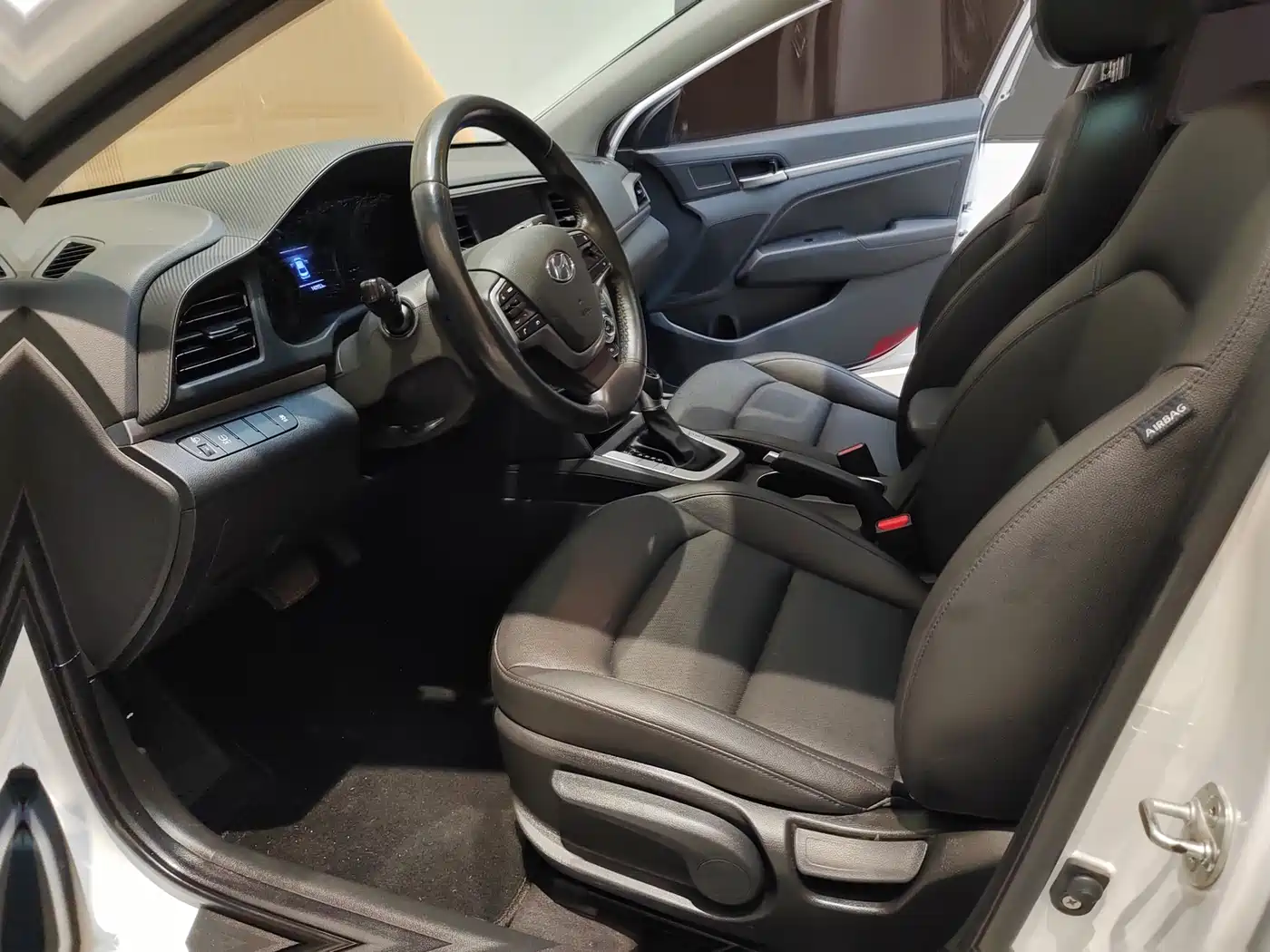 Hyundai Elantra 2020 1.5L CVT Smart Style·Elite фото 10