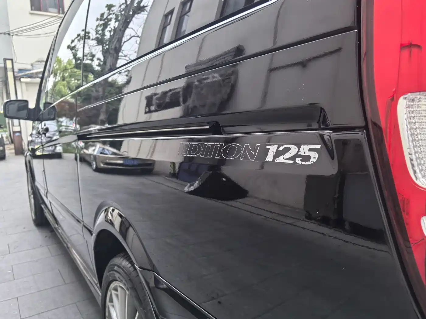 Mercedes-Benz Viano (Import) 2011 3.5L 125th Anniversary Edition 7-Seater фото 6