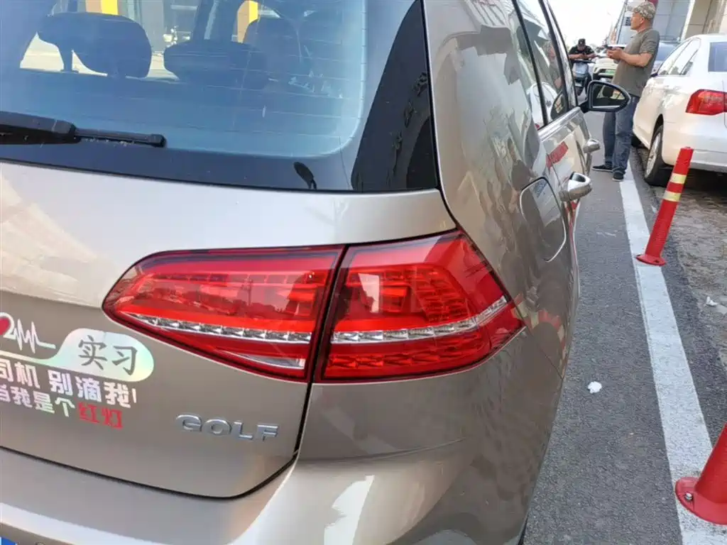 Volkswagen Golf 2015 1.6L Automatic Comfort фото 8