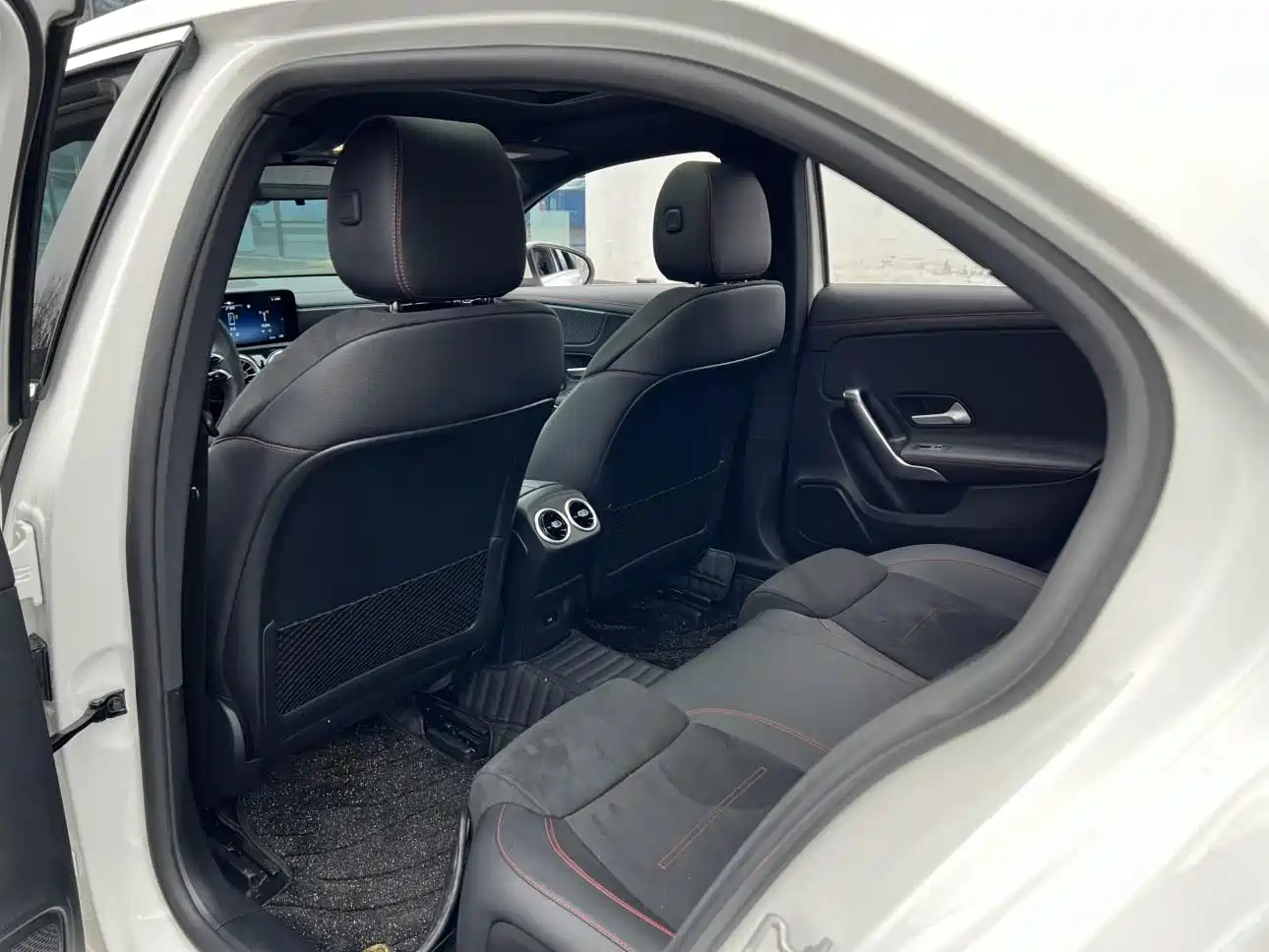 Mercedes-Benz A-Class 2025 A 200 L Fashion Edition фото 7