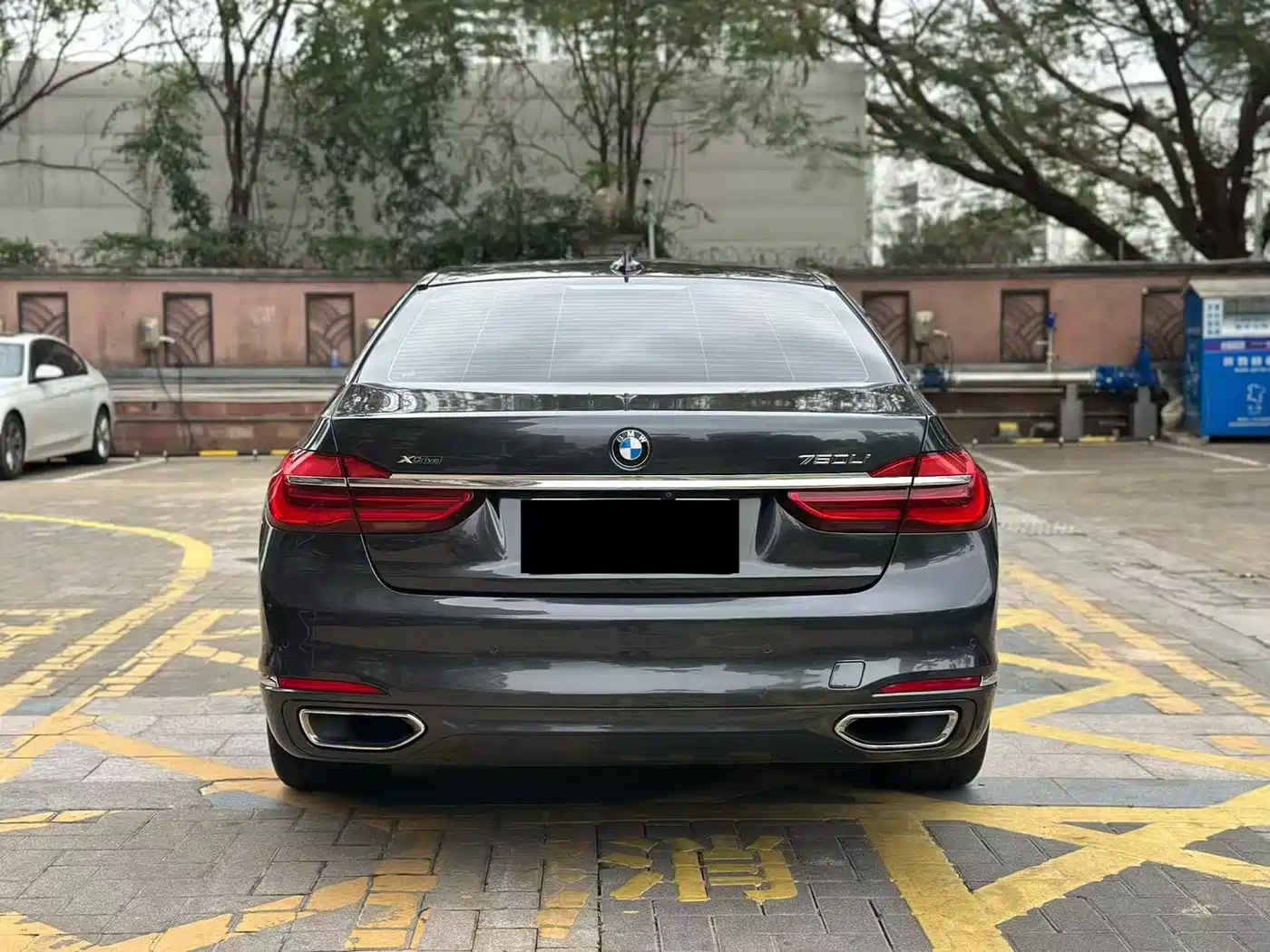 BMW 7 Series 2016 740Li Leading Edition фото 21