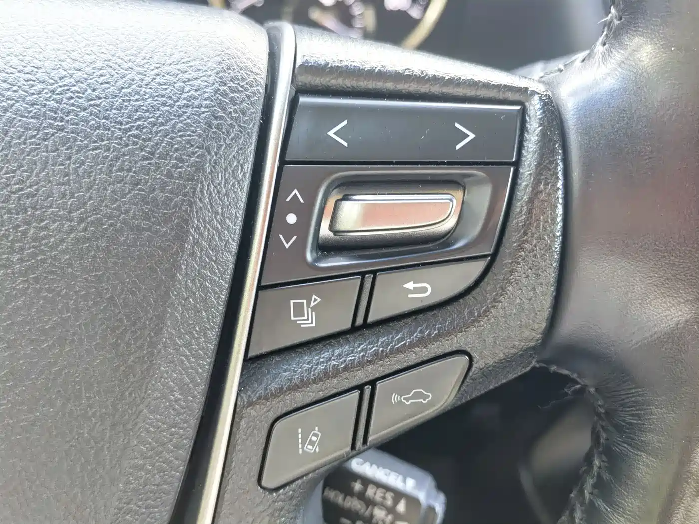 Toyota Vellfire 2020 Twin Engine 2.5L HV Premium Edition фото 23