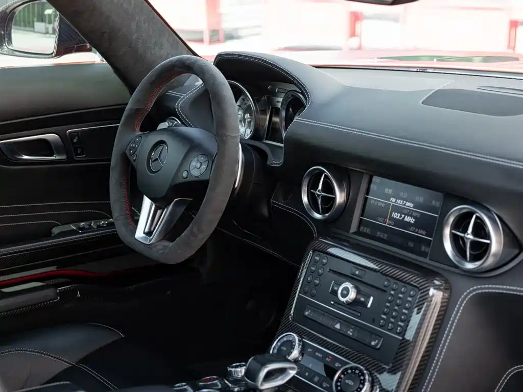 Mercedes-Benz SLS AMG 2013 SLS AMG 45th Anniversary China Limited Edition фото 11