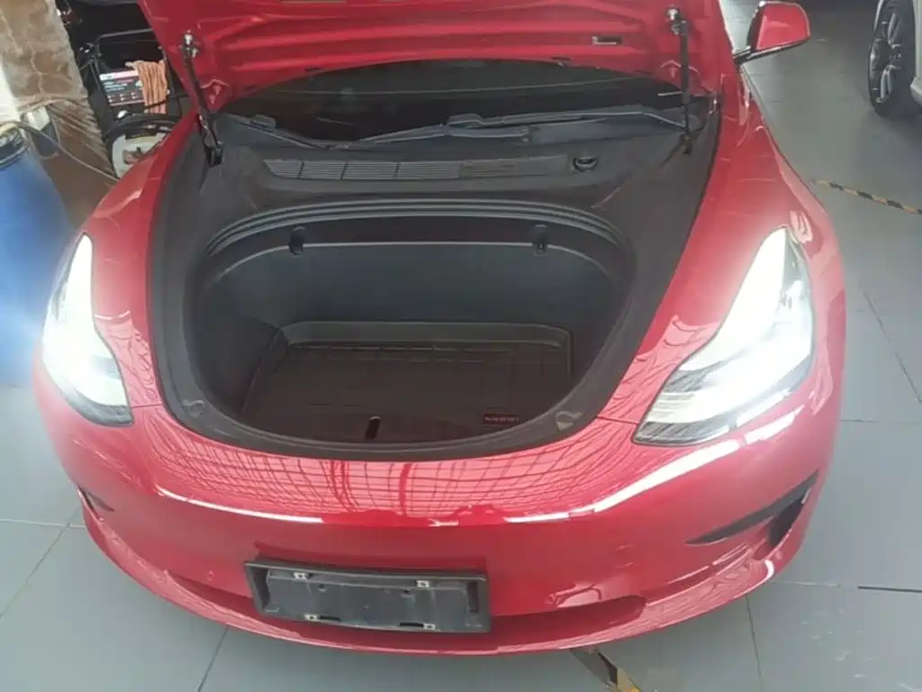 Фото 20 - Tesla Model 3