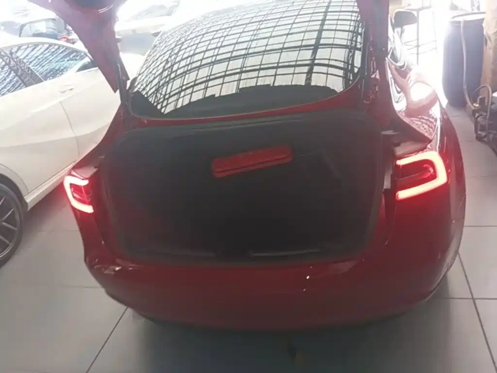 Фото 19 - Tesla Model 3