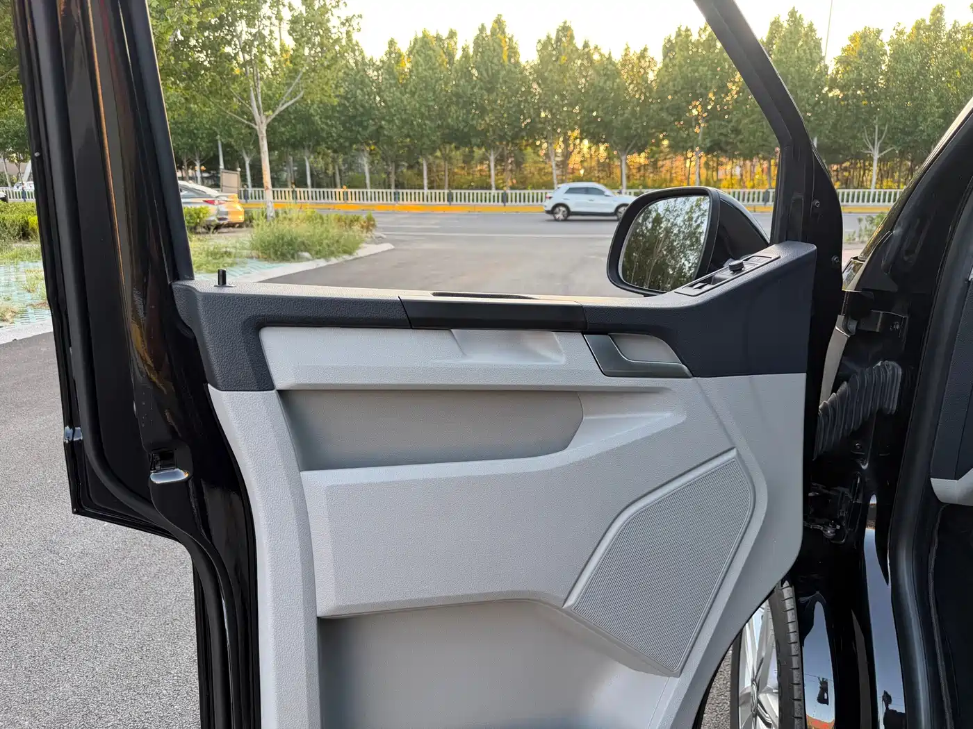 Volkswagen Caravelle 2019 2019 2.0TSI 4WD Luxury 7-seater