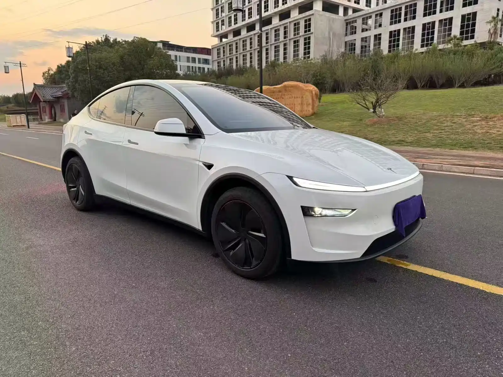 Photo 3 - Tesla Model Y