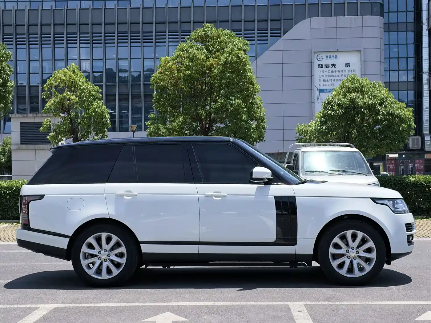 Фото 10 - Land Rover Range Rover
