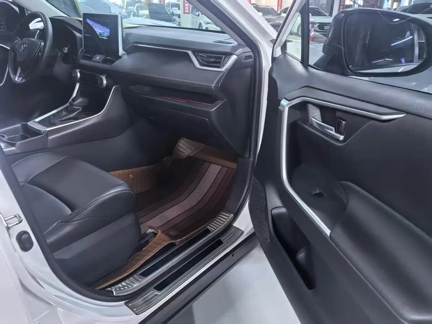 Toyota Wildlander 2020 2.0L CVT AWD Luxury Edition фото 20