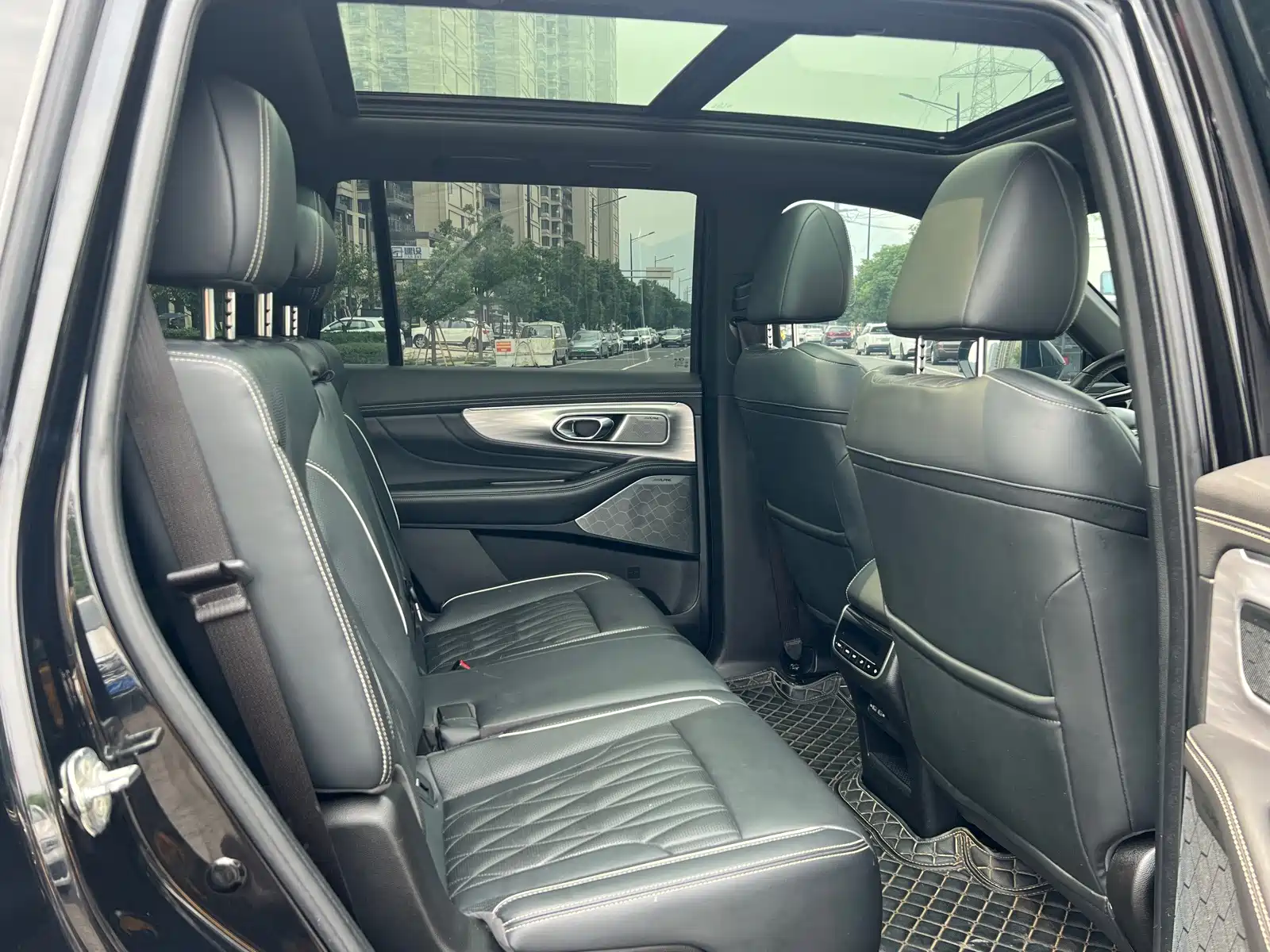 صورة 21 - GAC Trumpchi GS8