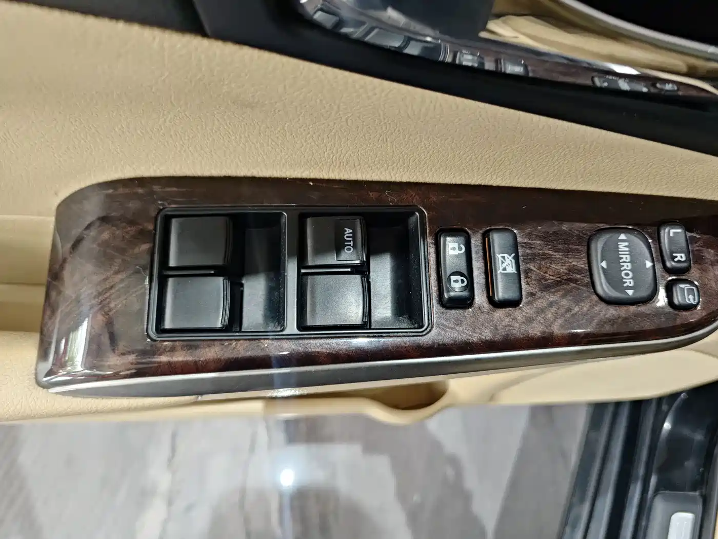 Toyota Camry 2015 2.0E Elite Edition фото 6