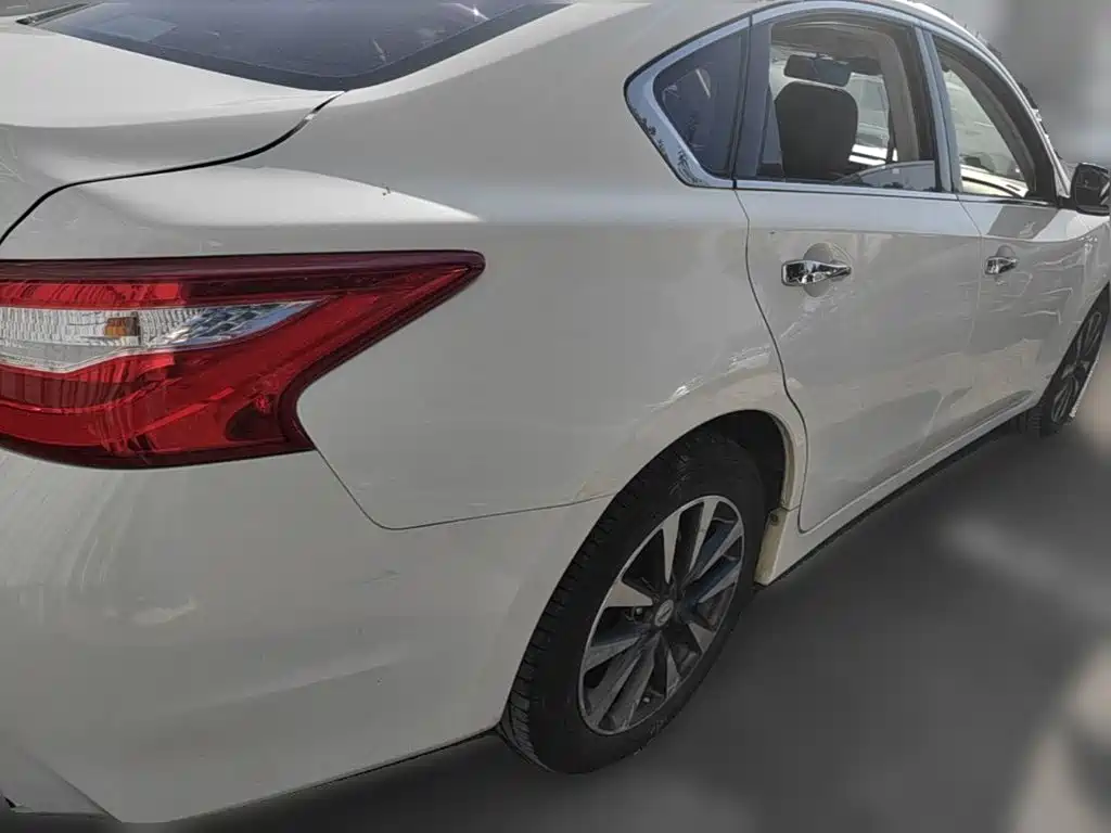 Фото 10 - Nissan Teana