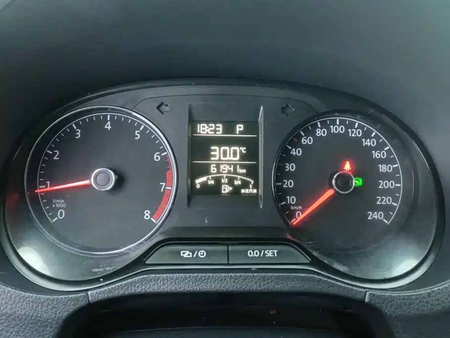 Volkswagen Polo 2016 1.4L Automatic Trend фото 14