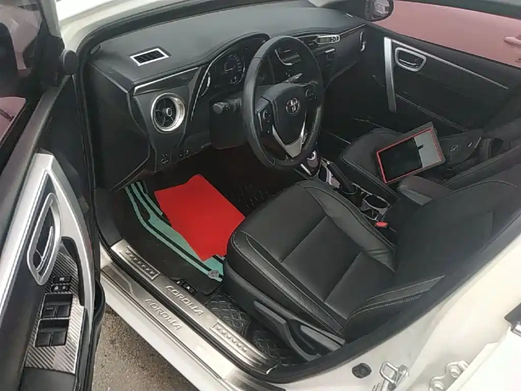 Toyota Corolla 2017 Facelift Hybrid 1.8L E-CVT Elite Edition фото 16