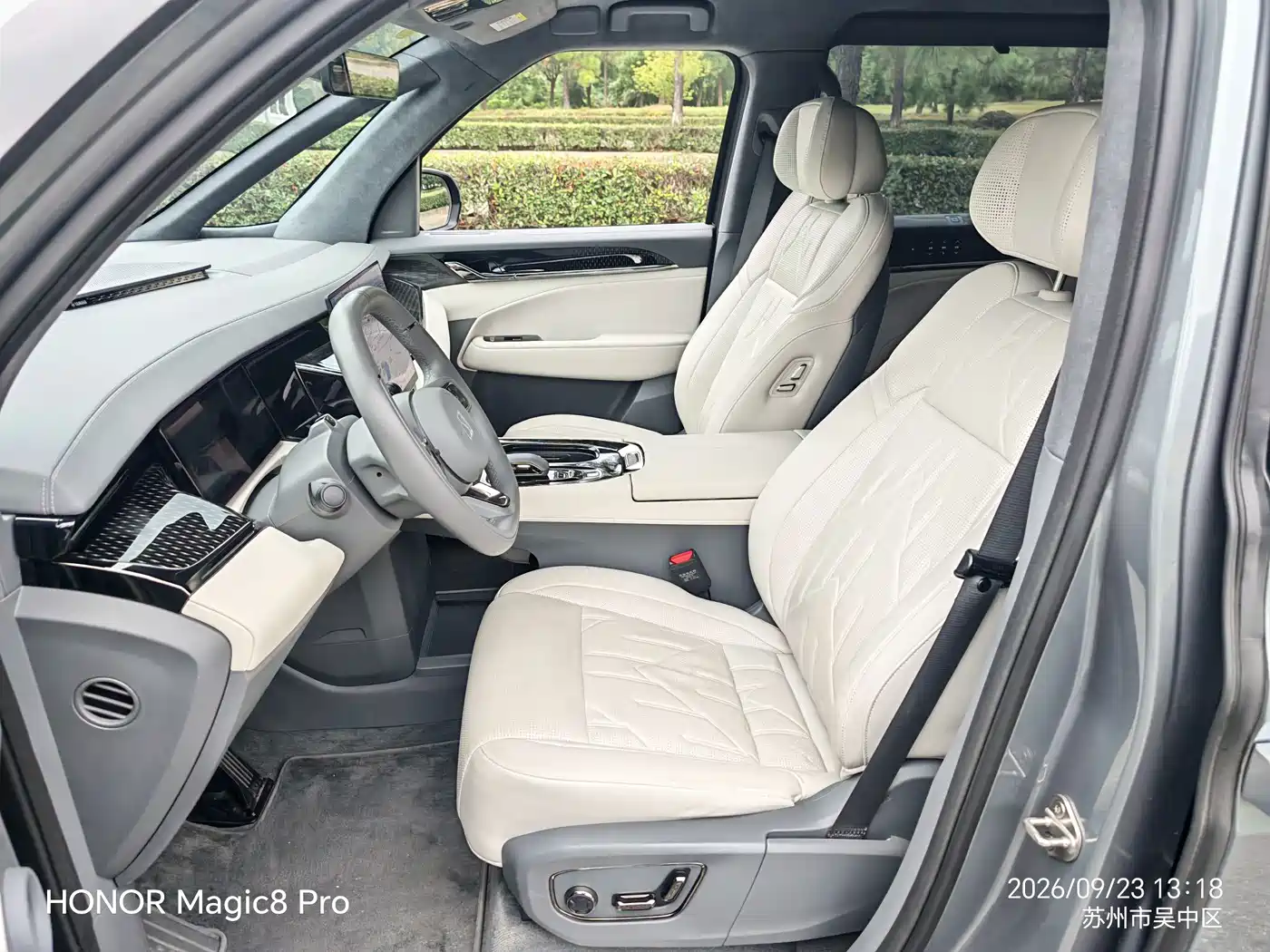 ZEEKR 009 2025 2024 6-seat Executive AWD 108kWh