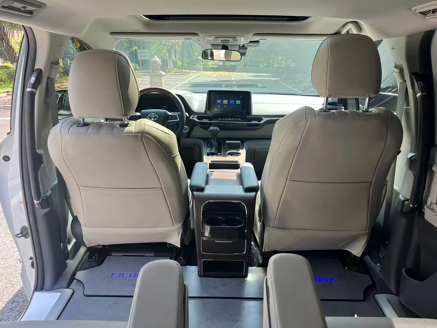 Toyota Sienna 2024 2.5L Hybrid Comfort Edition фото 5