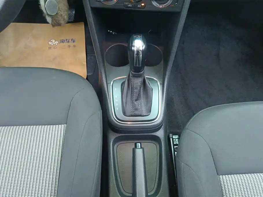 Volkswagen Polo 2016 1.4L Automatic Trend фото 16