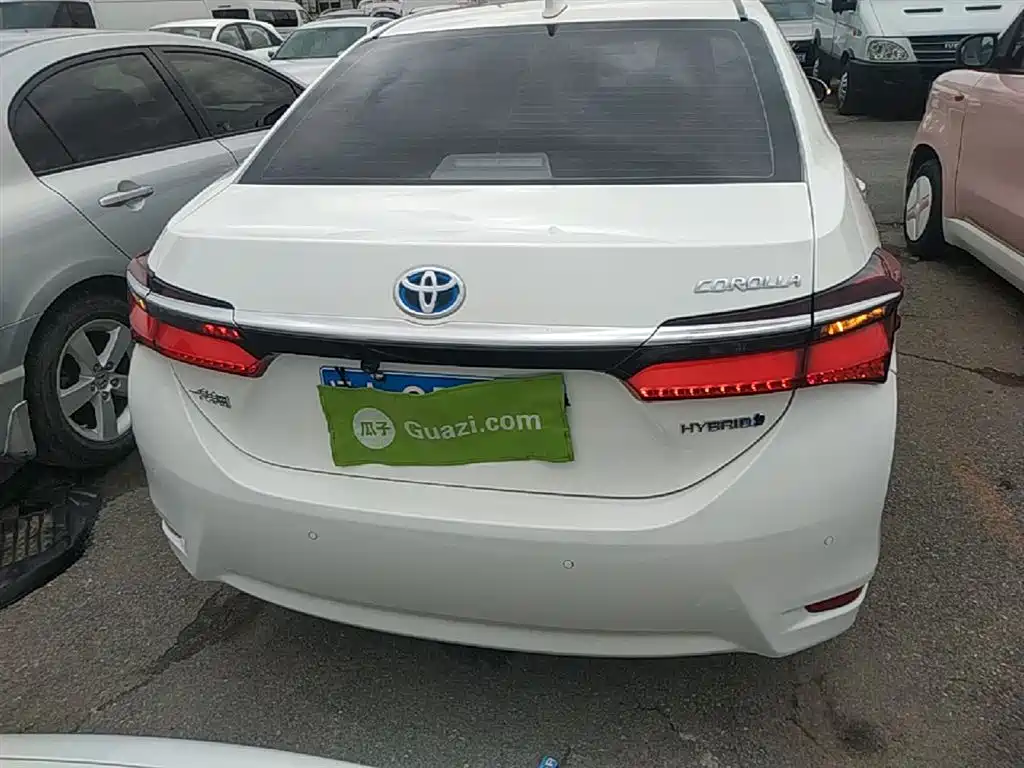 Toyota Corolla 2017 Facelift Hybrid 1.8L E-CVT Elite Edition фото 6