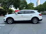 Photo 4 - Lincoln MKX