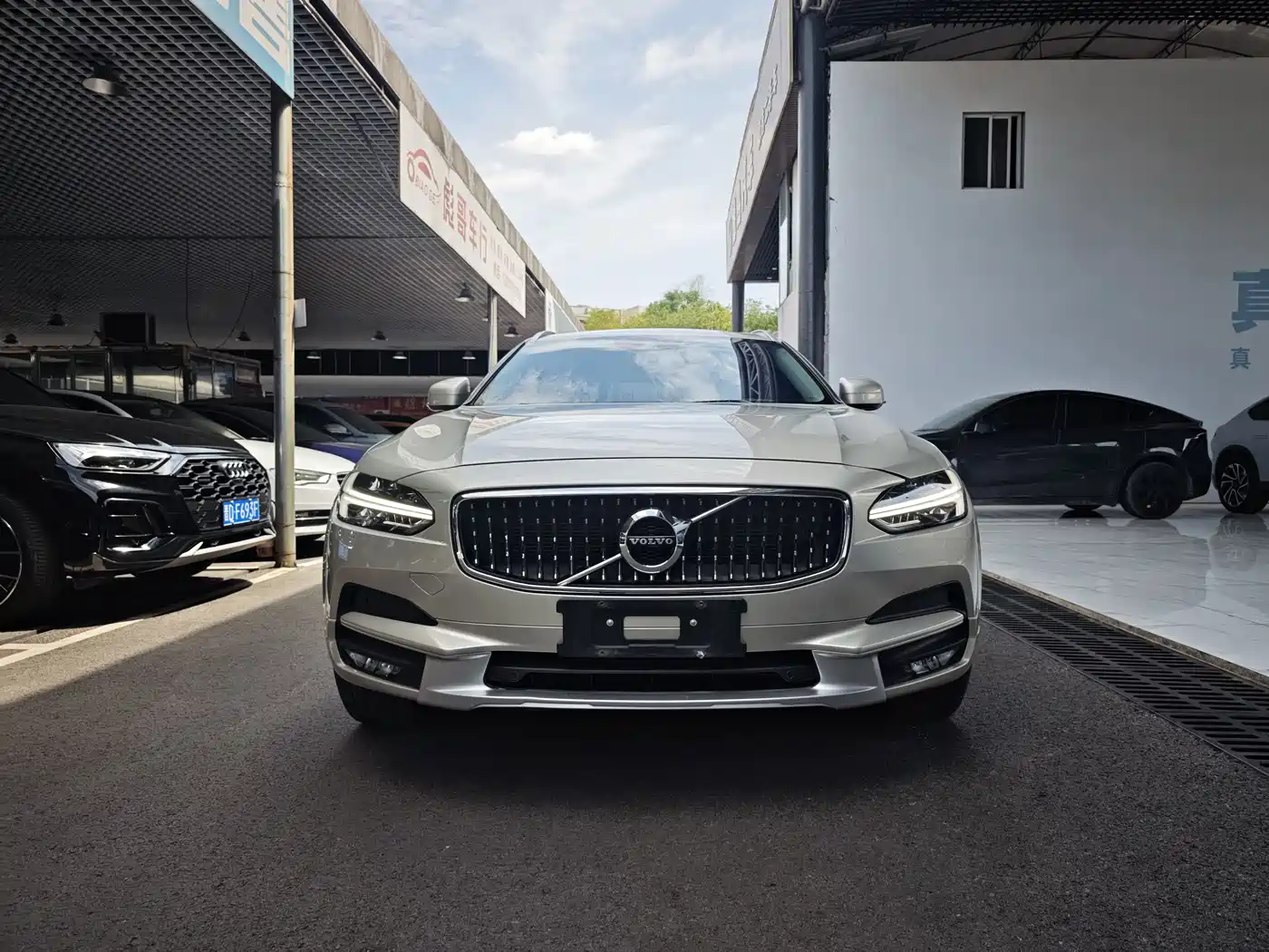 Volvo V90 2019 2019 Cross Country T5 AWD Intelligent Distance China VI