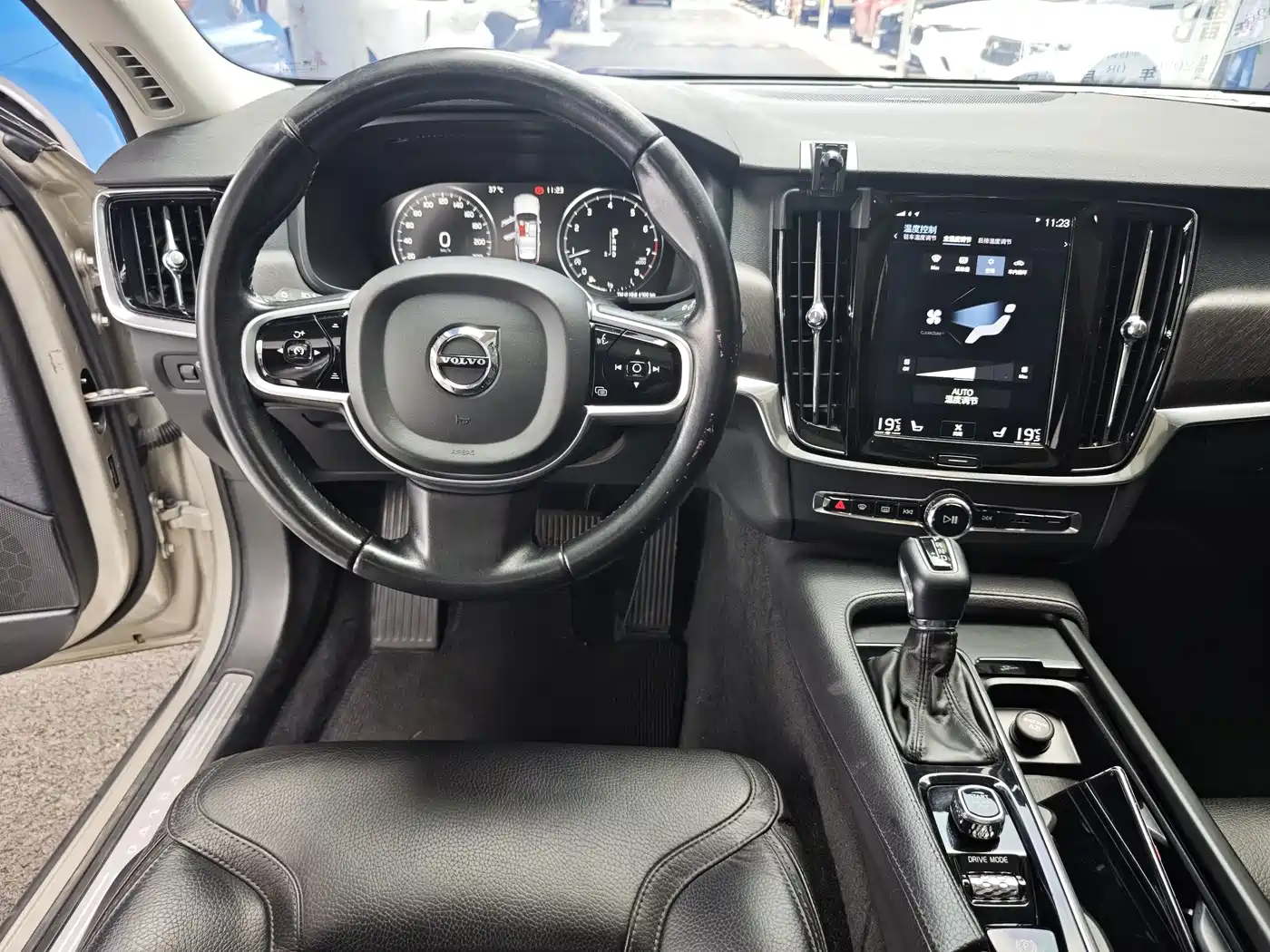 Volvo V90 2019 2019 Cross Country T5 AWD Intelligent Distance China VI