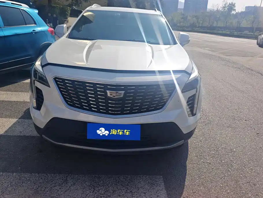 صورة 2 - Cadillac XT4