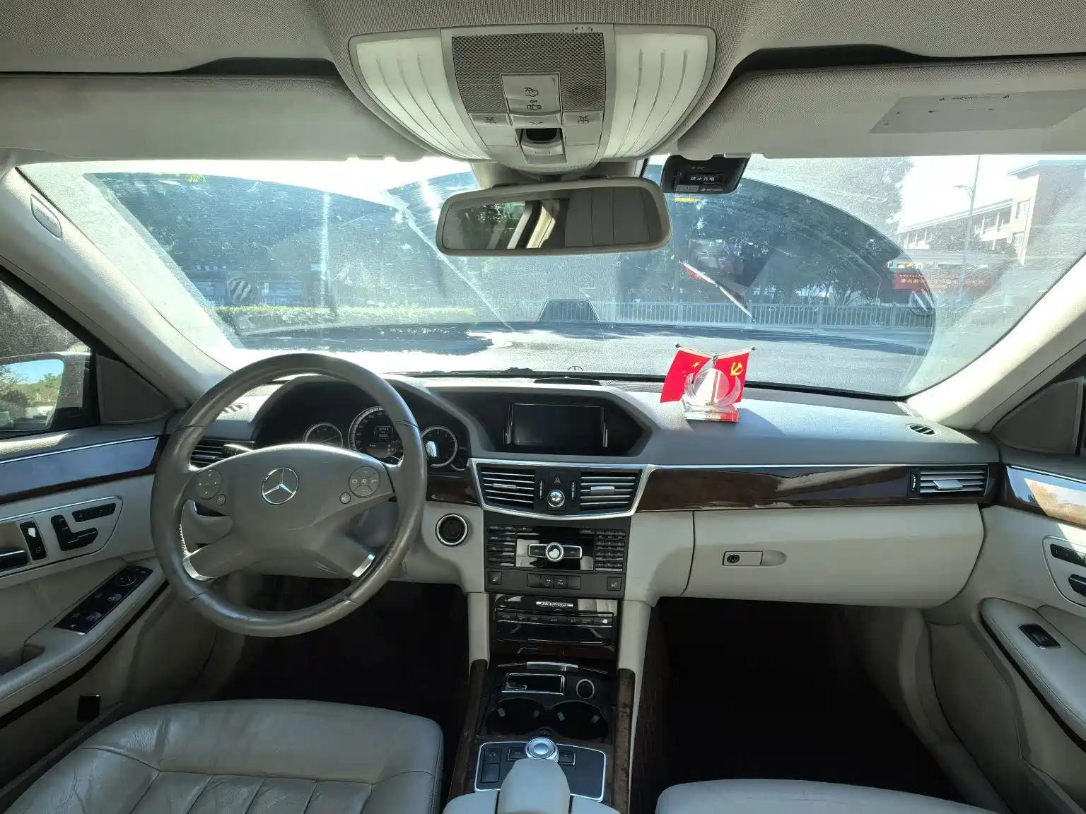 Фото 10 - Mercedes-Benz E-Class
