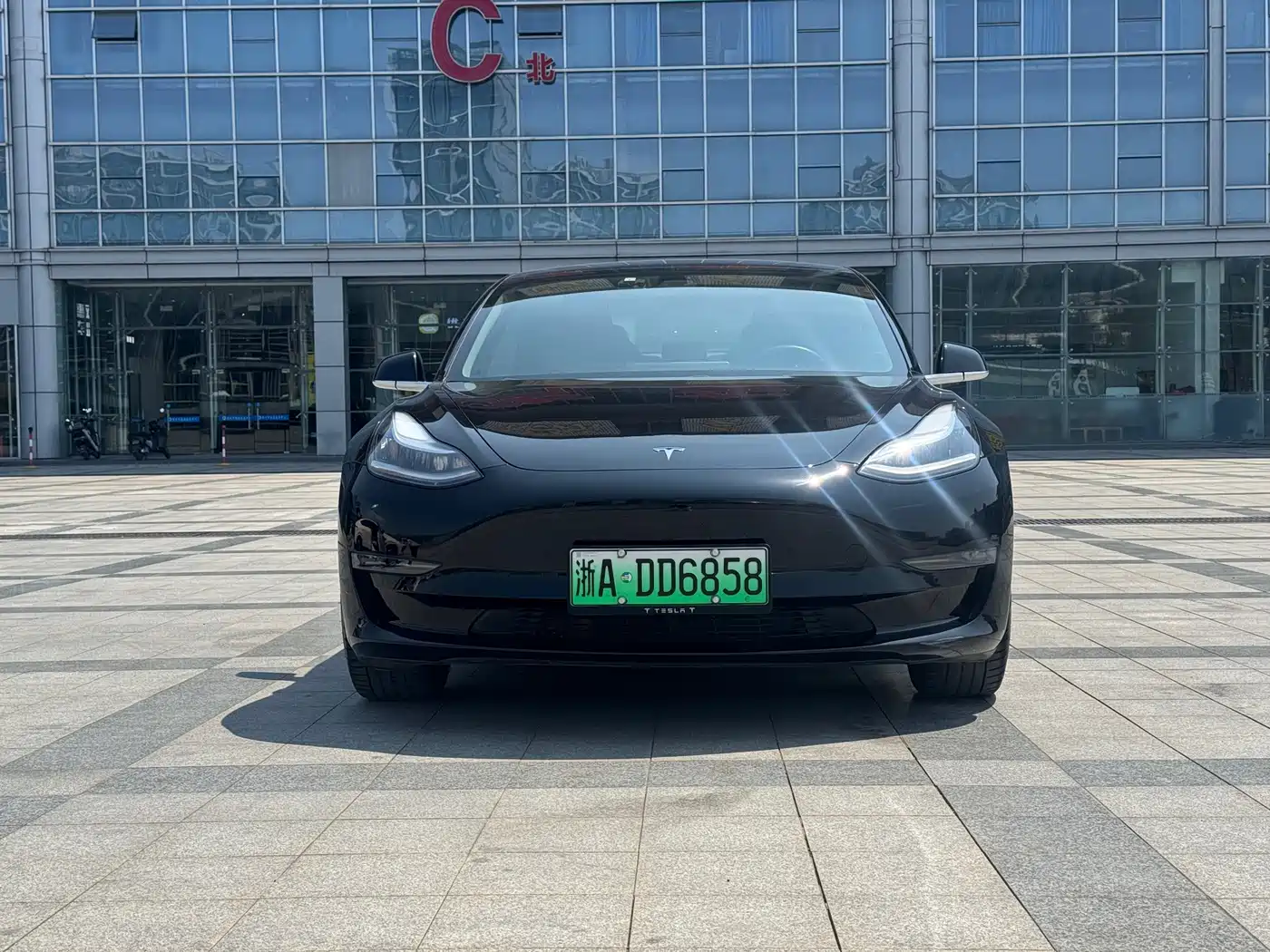 TESLA MODEL 3
