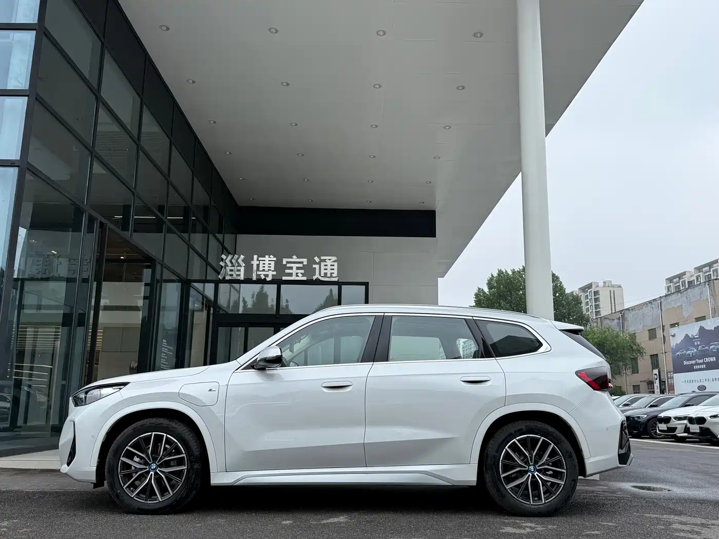 BMW iX1 2023 eDrive25L M Sport Package фото 10