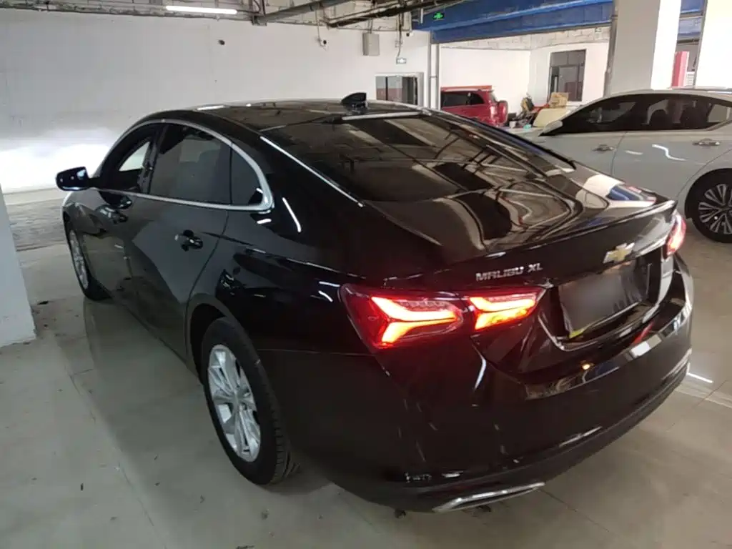 Photo 5 - Chevrolet Malibu XL