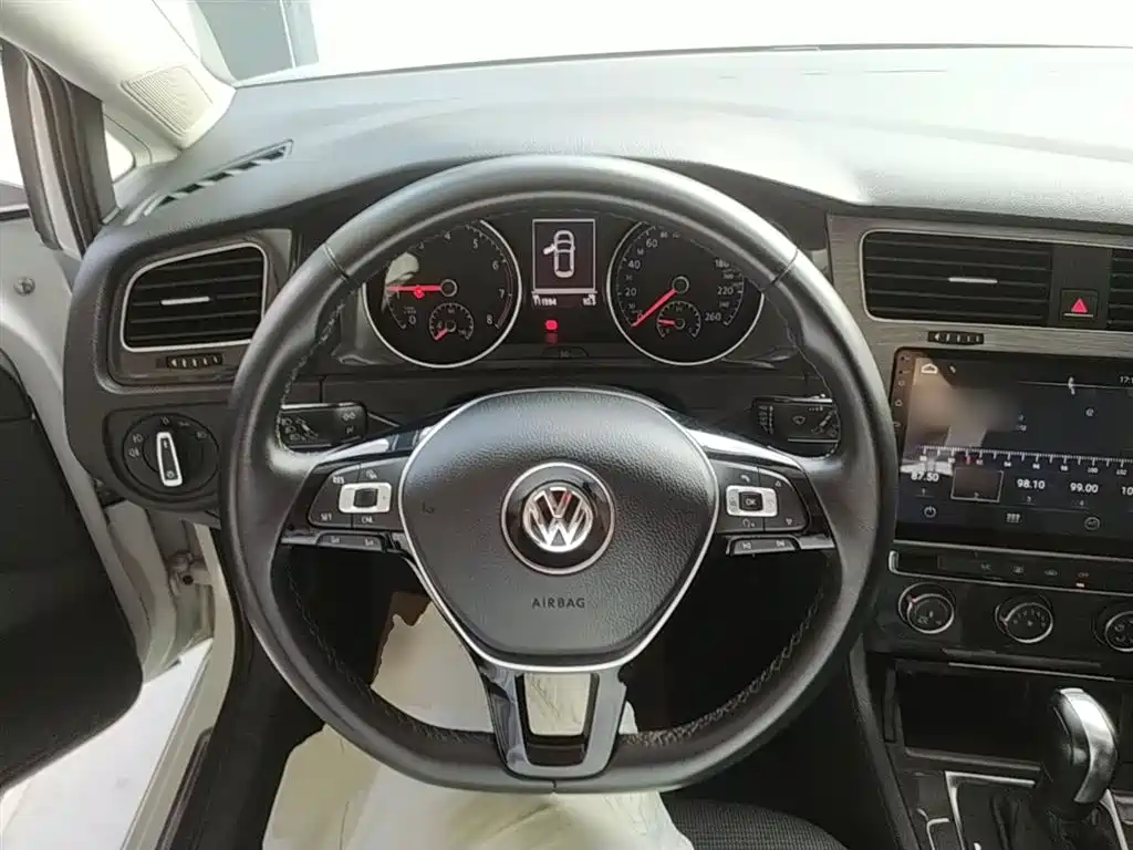 Volkswagen Golf 2018 230TSI Automatic Comfort фото 11